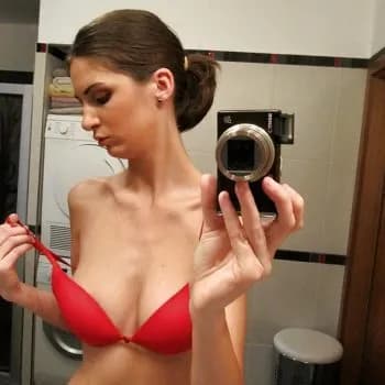 Fatou - Rencontre Lesbienne à Carì Profil de Fatou, 28 ans, Rencontre Lesbienne à Carì (Tessin)