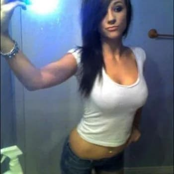 Profil de Nawel, 23 ans, Rencontre Lesbienne à Grenilles (Fribourg)