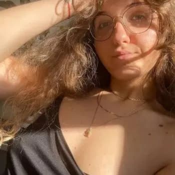 Profil de Razan, 19 ans, Rencontre Lesbienne à Realp (Uri)