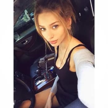 Adeline - Rencontre Lesbienne à Inden Profil de Adeline, 29 ans, Rencontre Lesbienne à Inden (Valais)