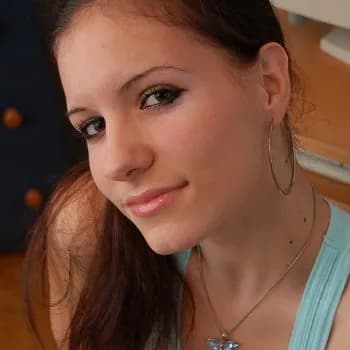 Sena - Rencontre Lesbienne à Buttikon SZ Profil de Sena, 19 ans, Rencontre Lesbienne à Buttikon SZ (Schwytz)